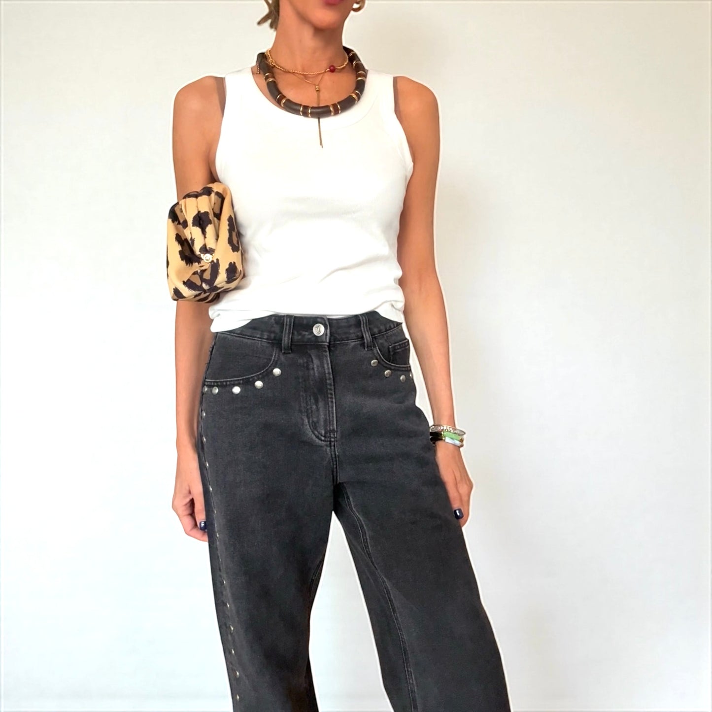 Denim tachuelas gris oscuro