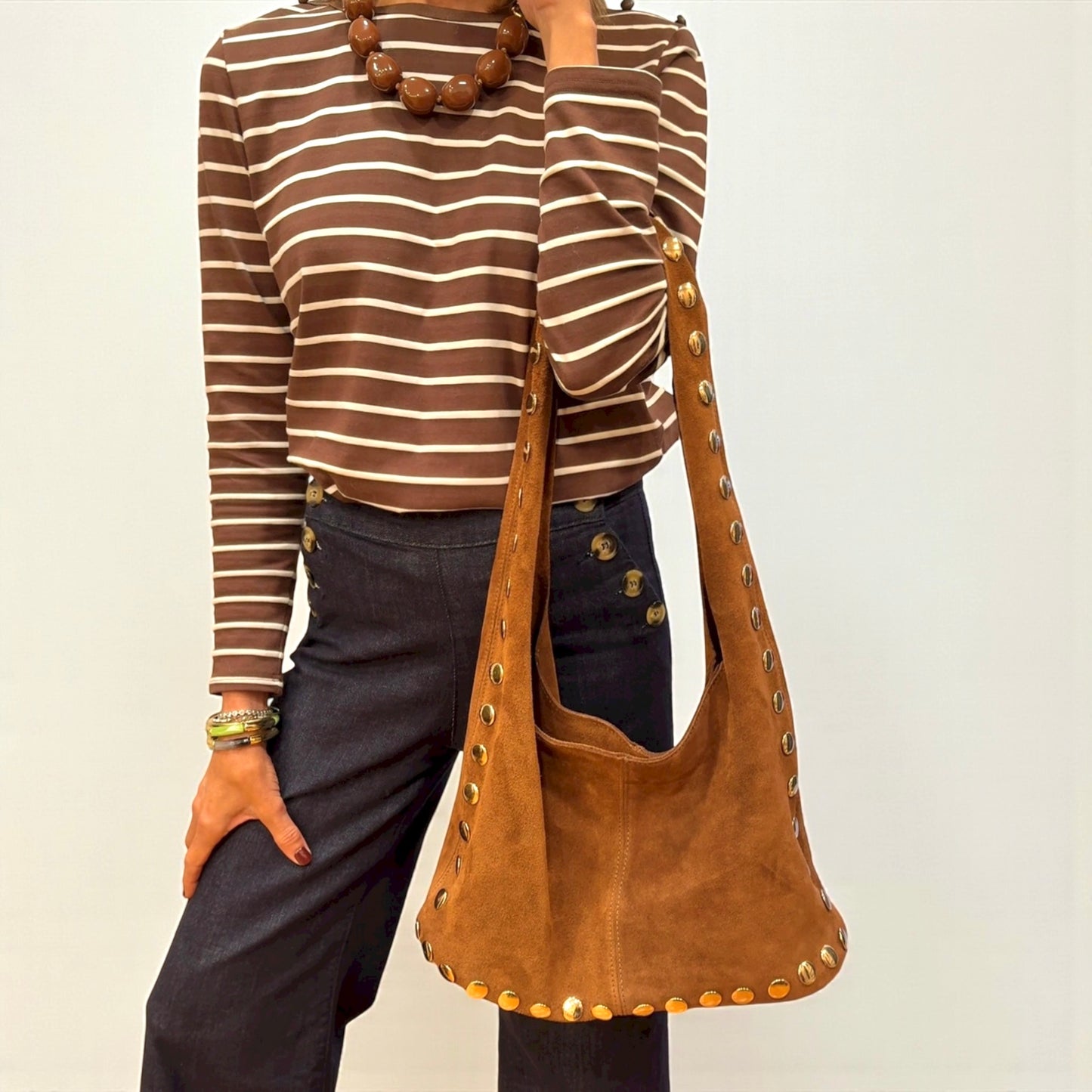 Bolso ante camel tachuelas doradas