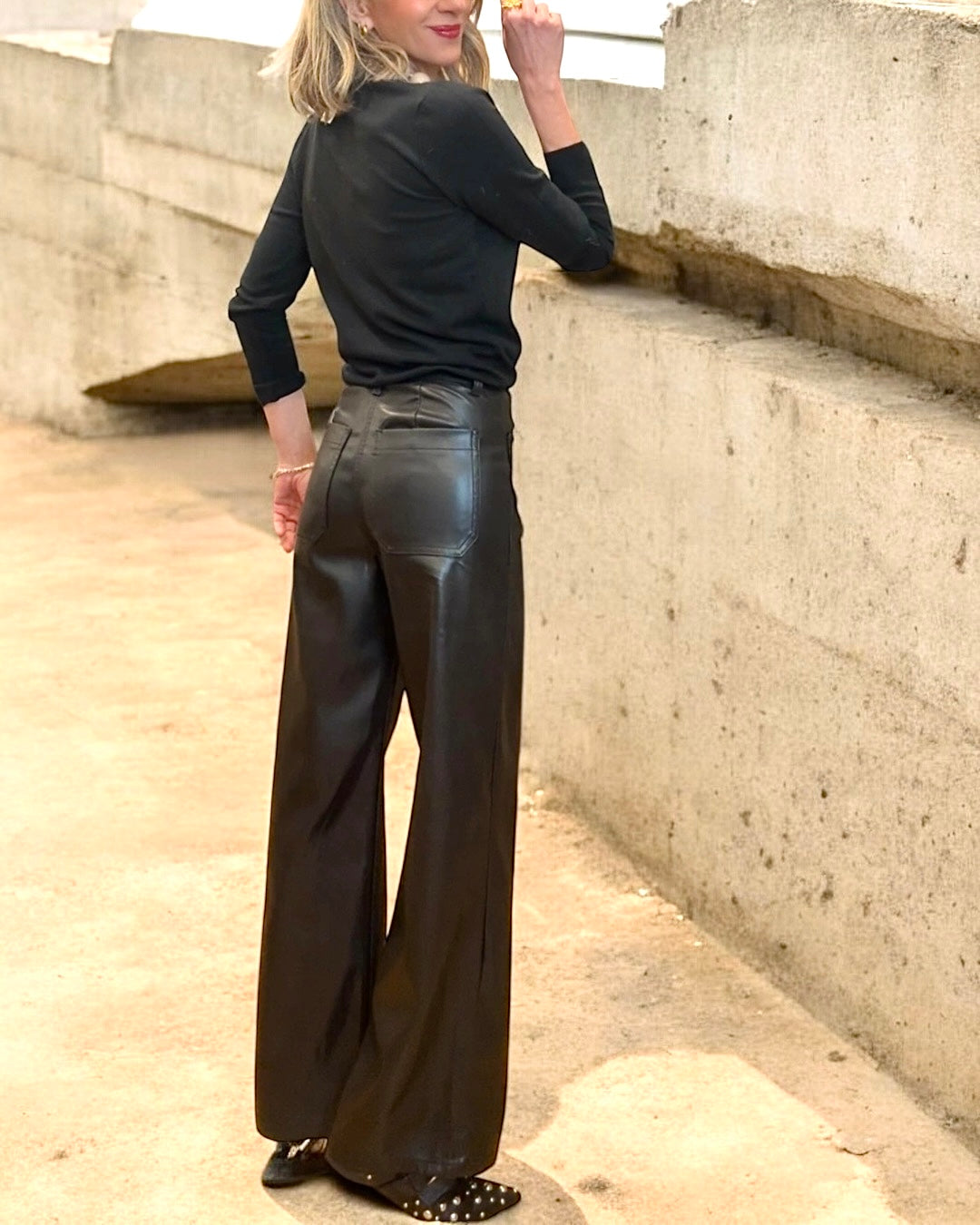 Pantalón efecto piel negro