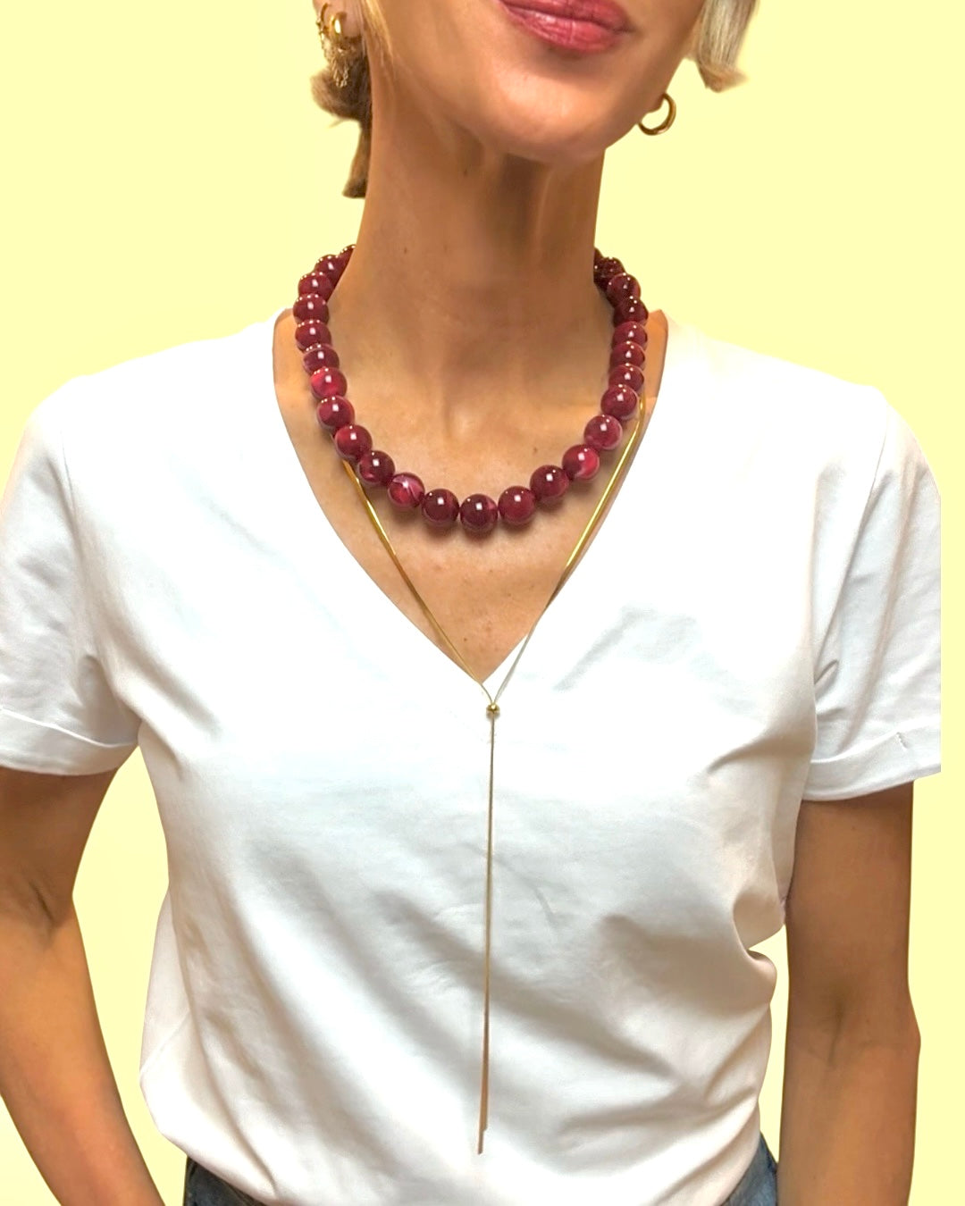 Collar bolas burdeos