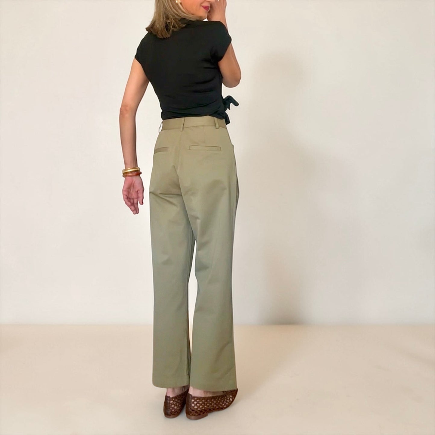 Pantalón caqui pinzas