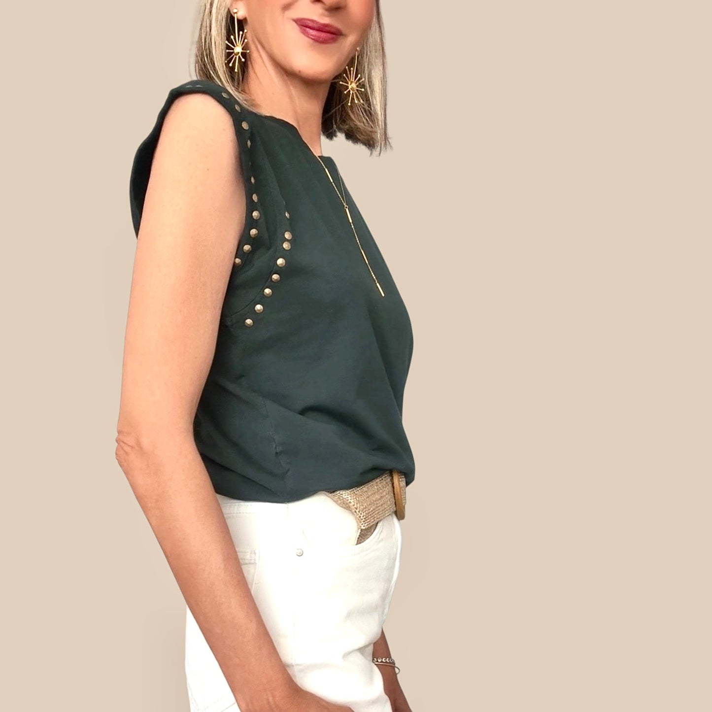 Camiseta negra tachuelas