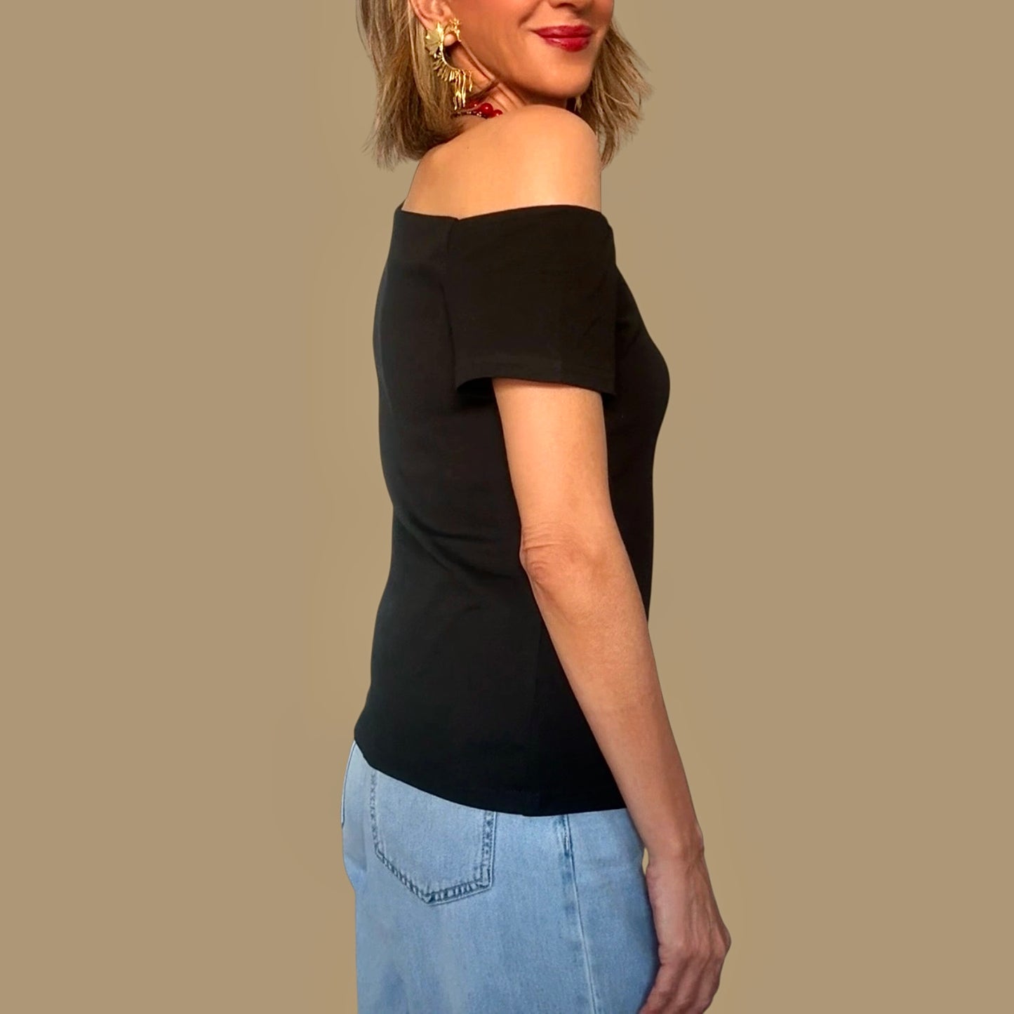 Camiseta asimétrica negra
