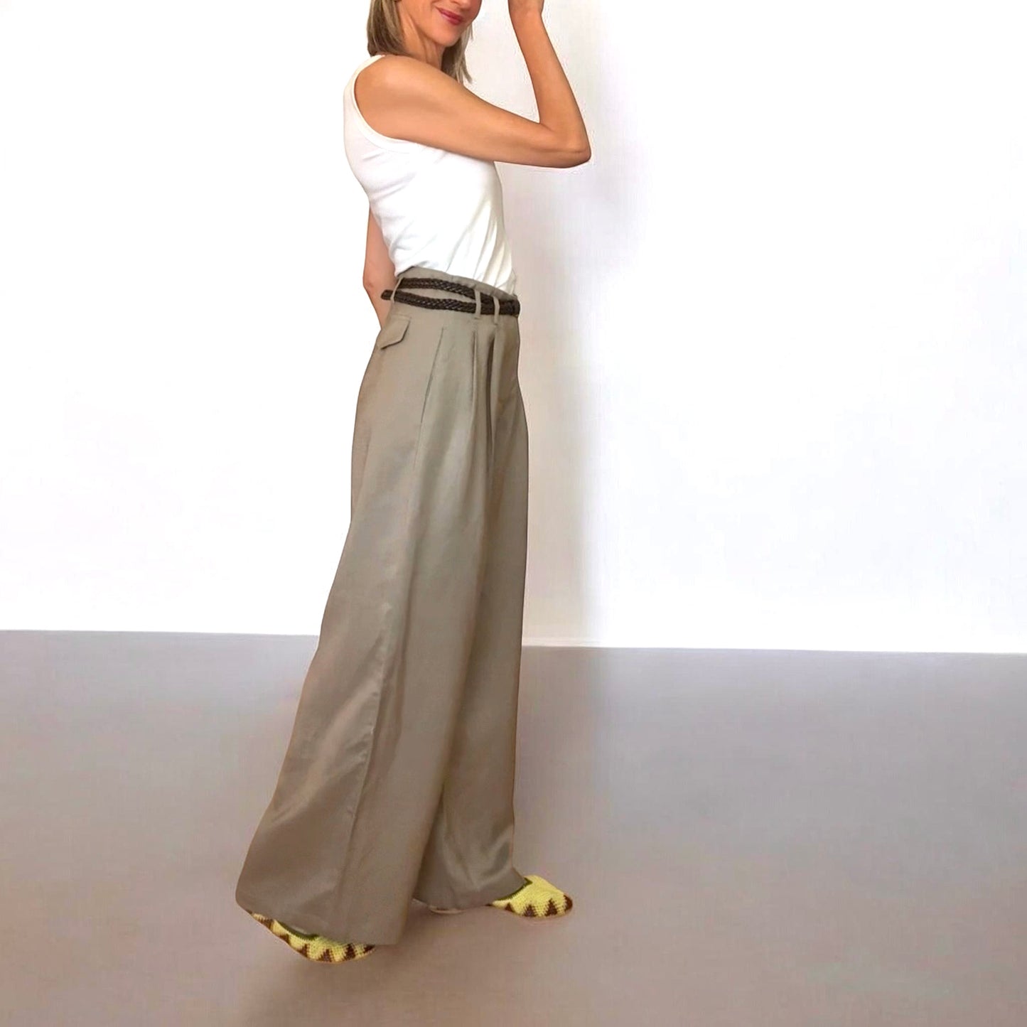 Pantalón pinzas taupe