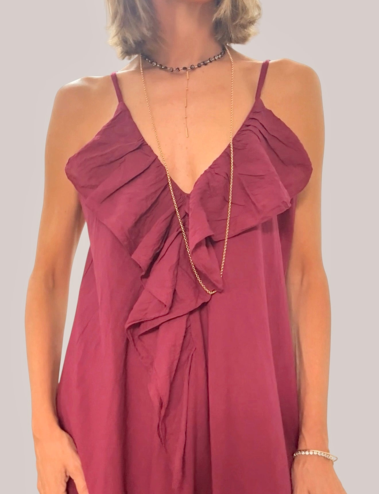 Vestido burdeos volantes