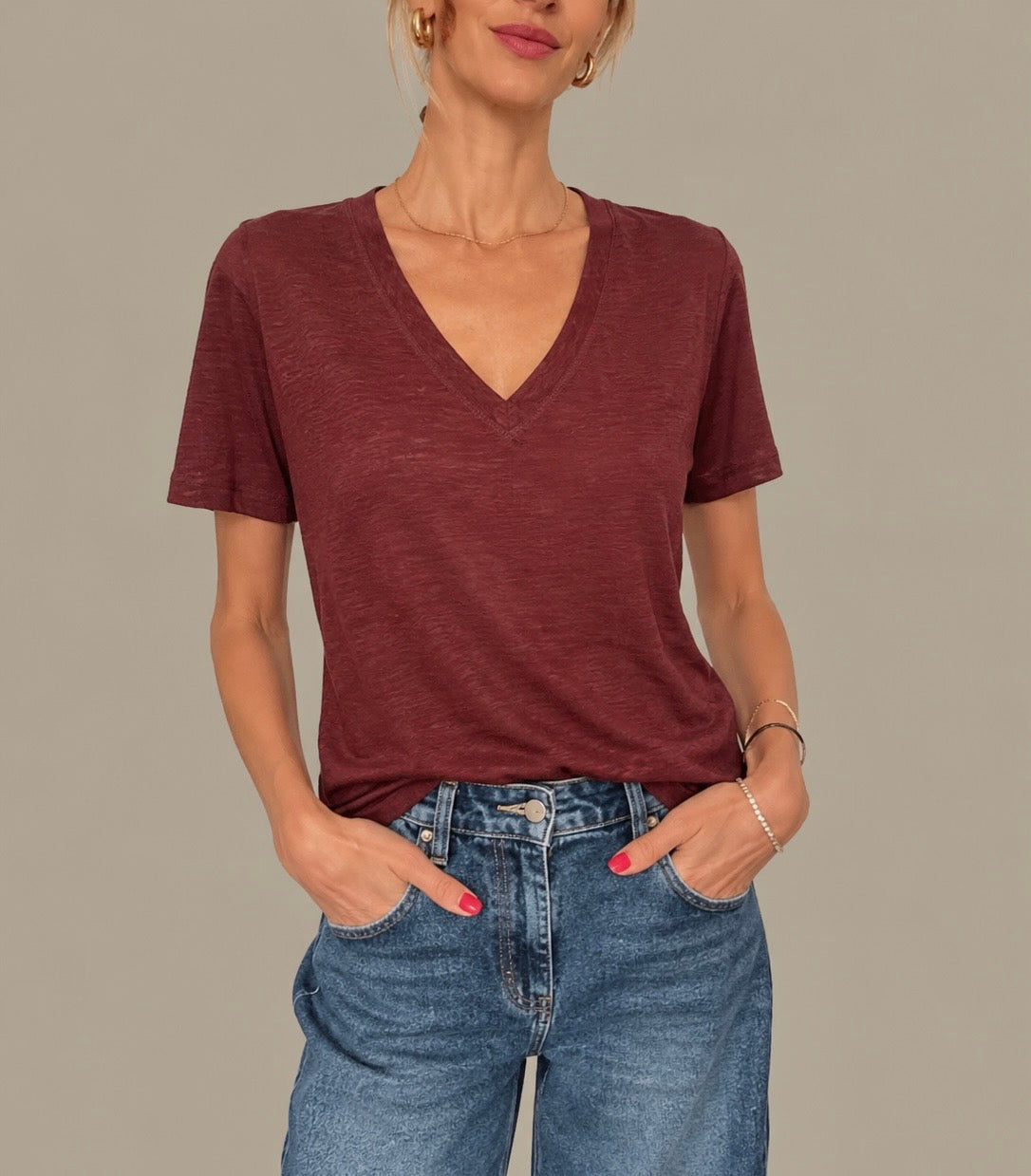 Camiseta pico burdeos