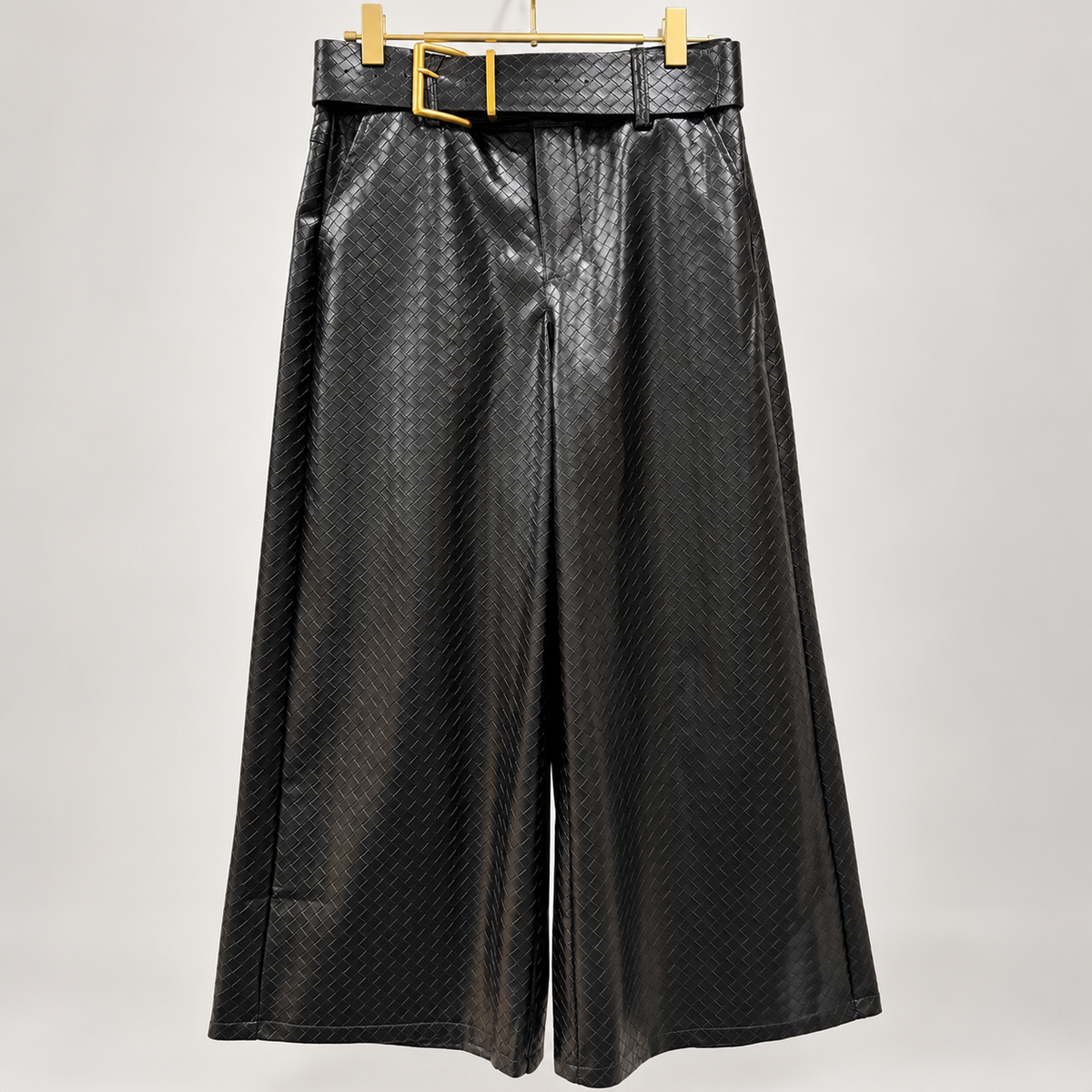 Pantalón efecto piel trenzado