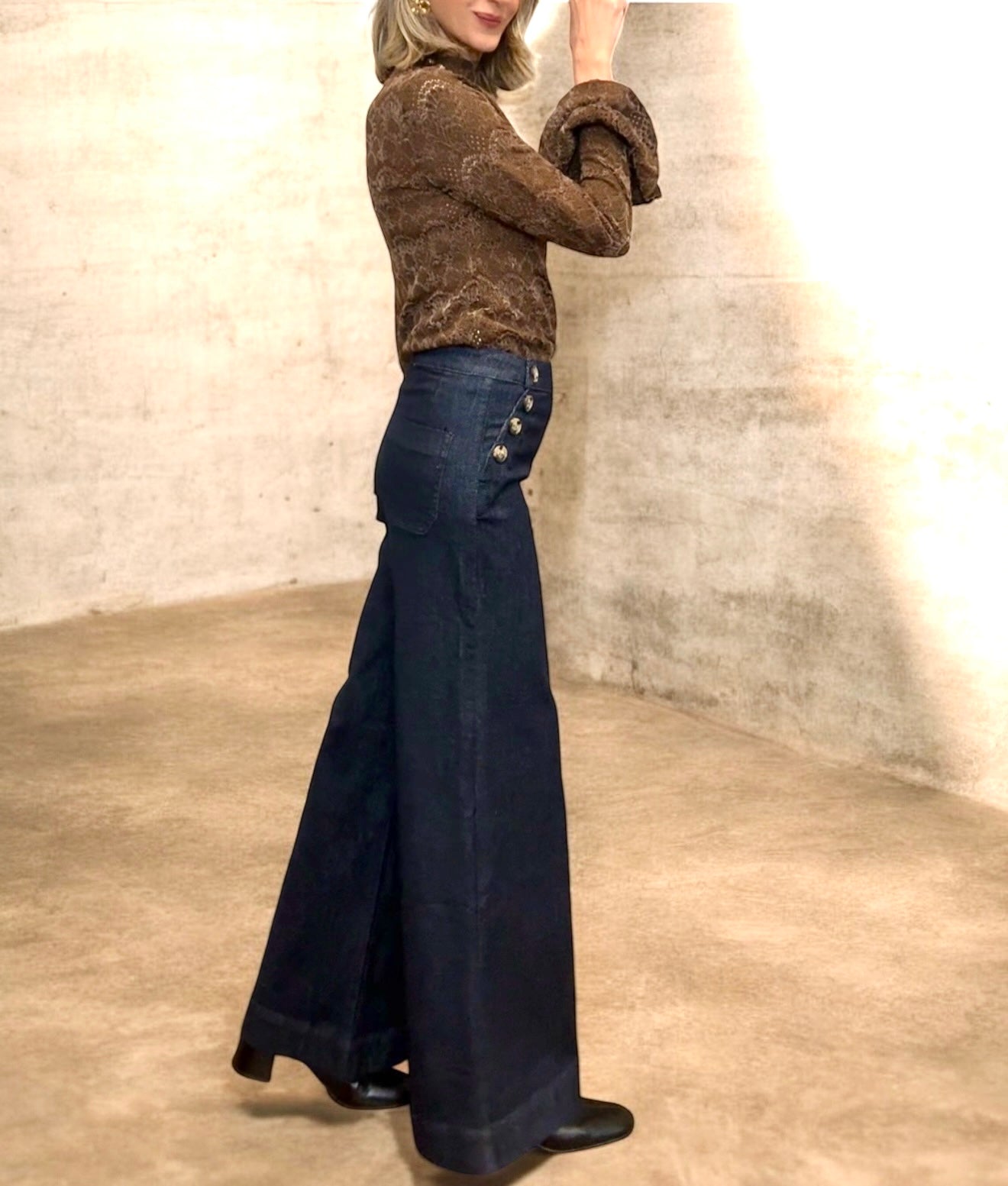 Denim azul oscuro botones laterales