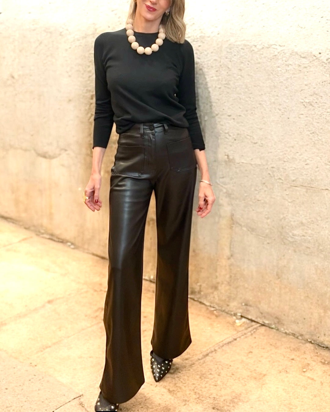 Pantalón efecto piel negro