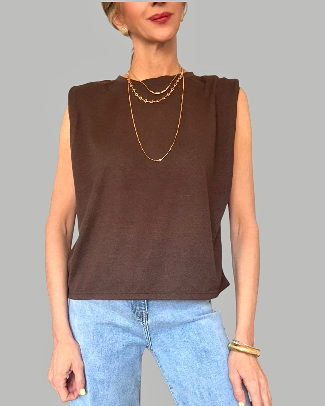 Camiseta hombreras marrón