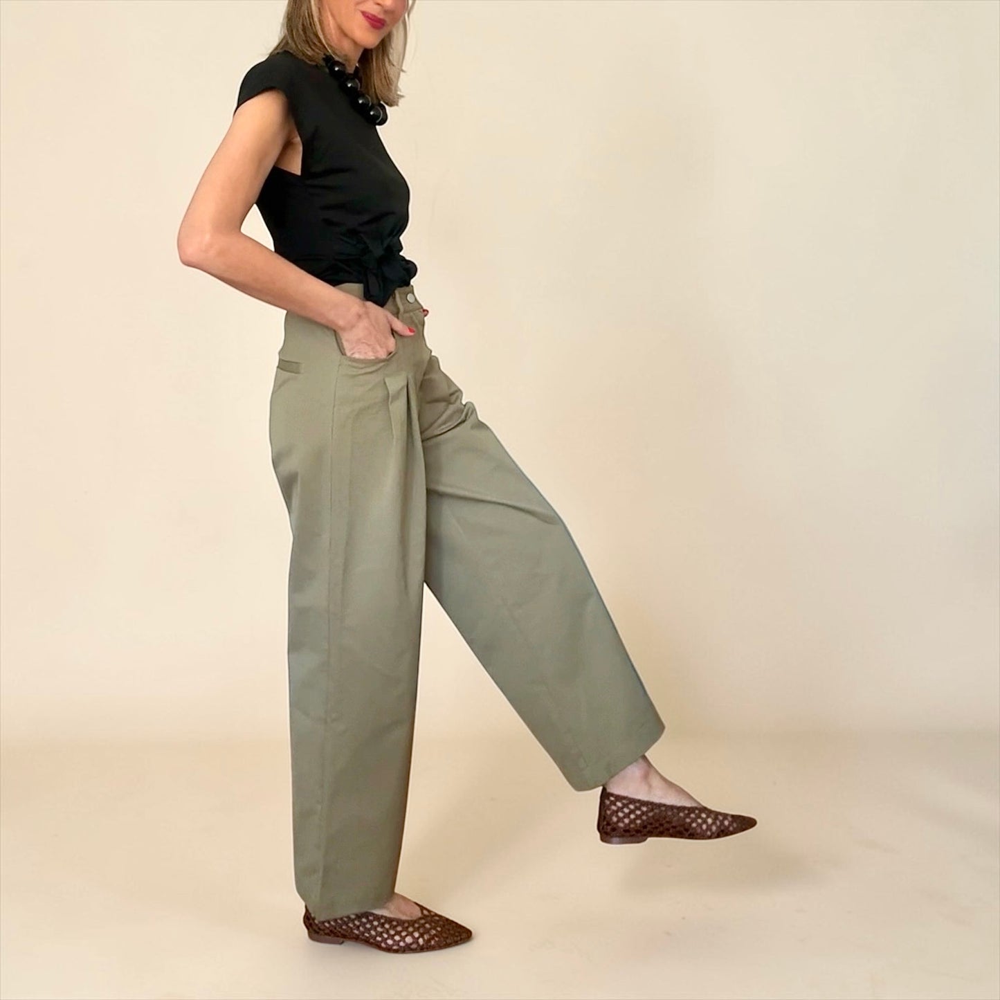 Pantalón caqui pinzas