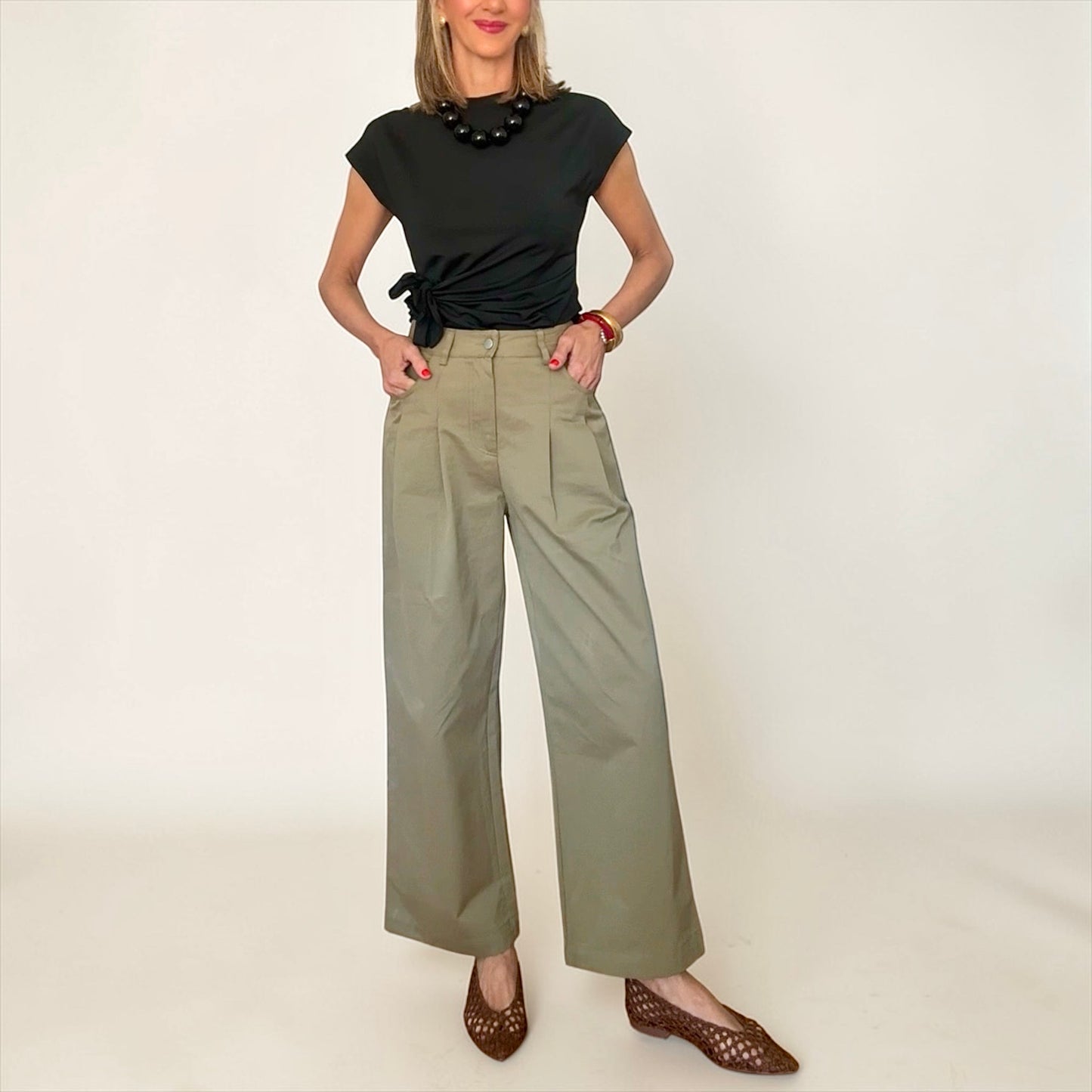 Pantalón caqui pinzas
