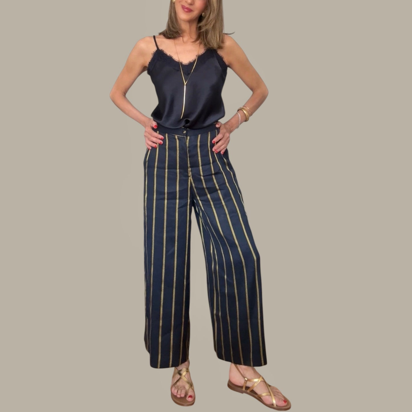 Pantalón lino azul marino rayas doradas