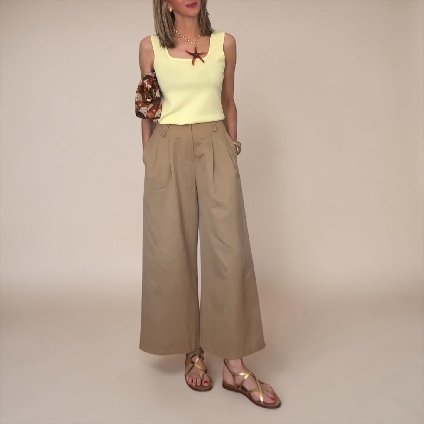 Pantalón pinzas verde claro