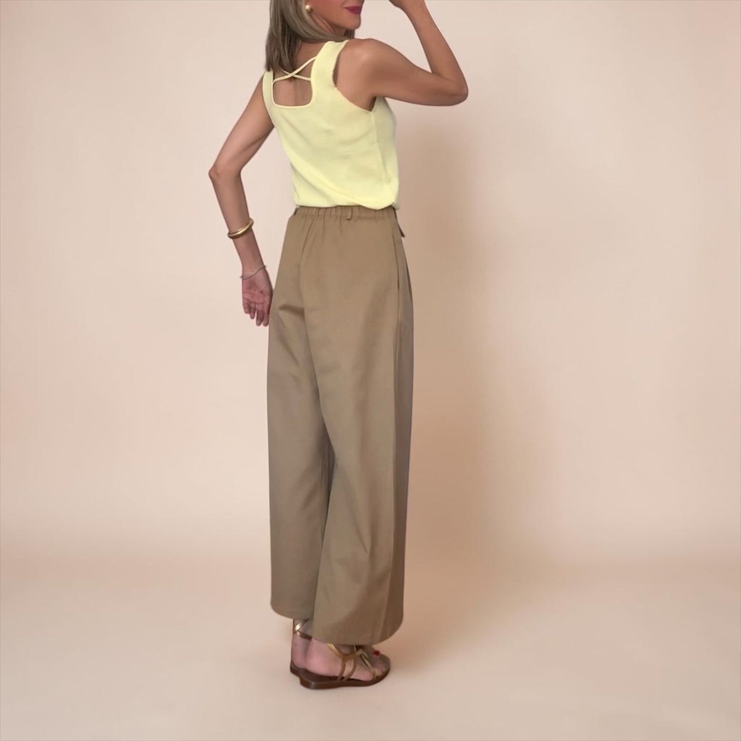 Pantalón pinzas verde claro