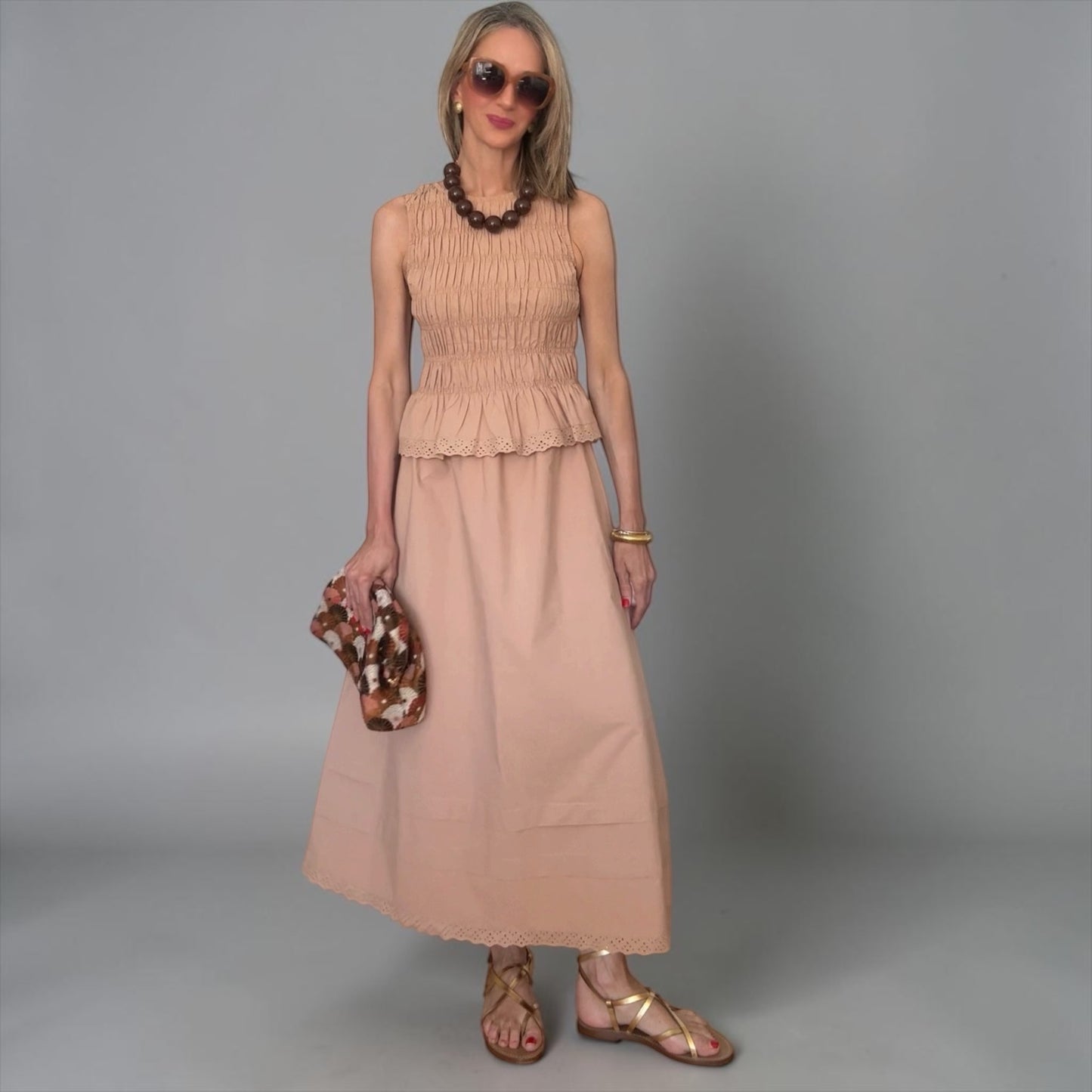 Conjunto top y falda beige