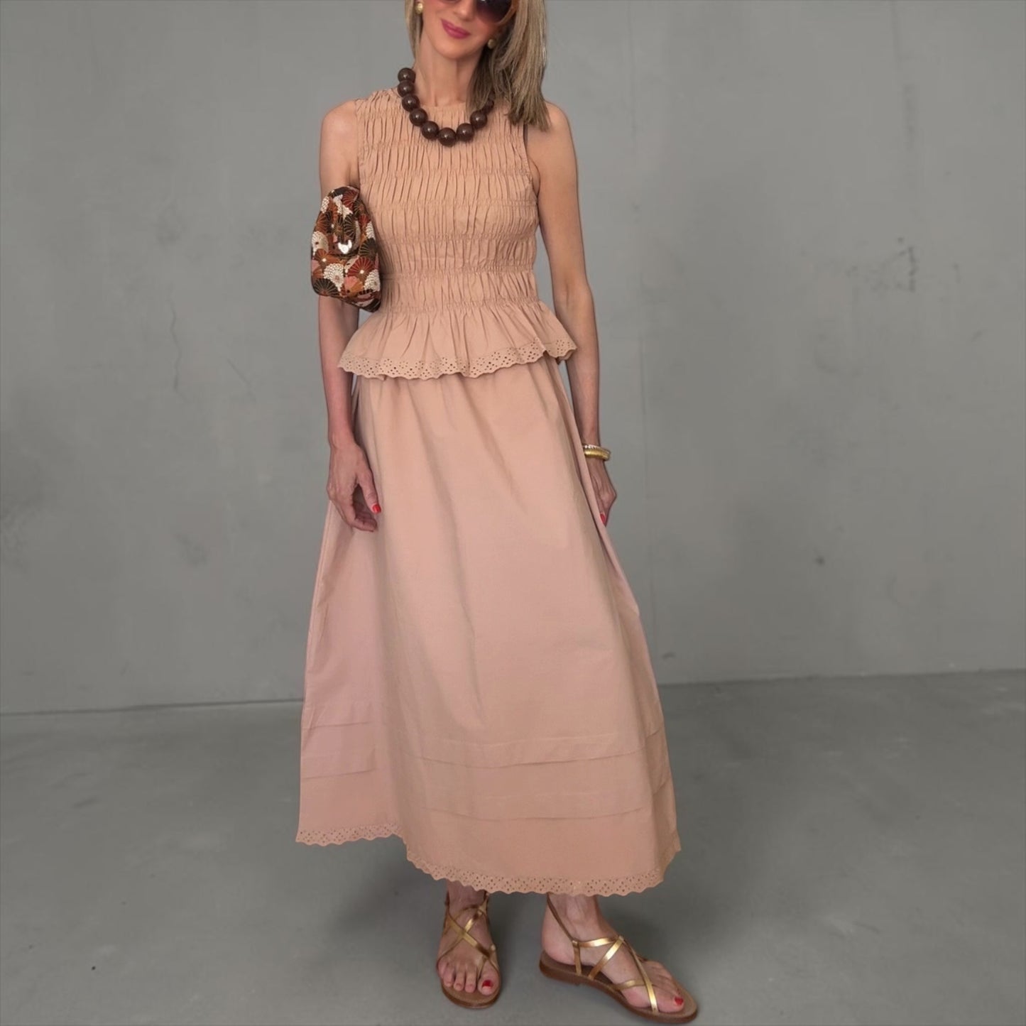 Conjunto top y falda beige