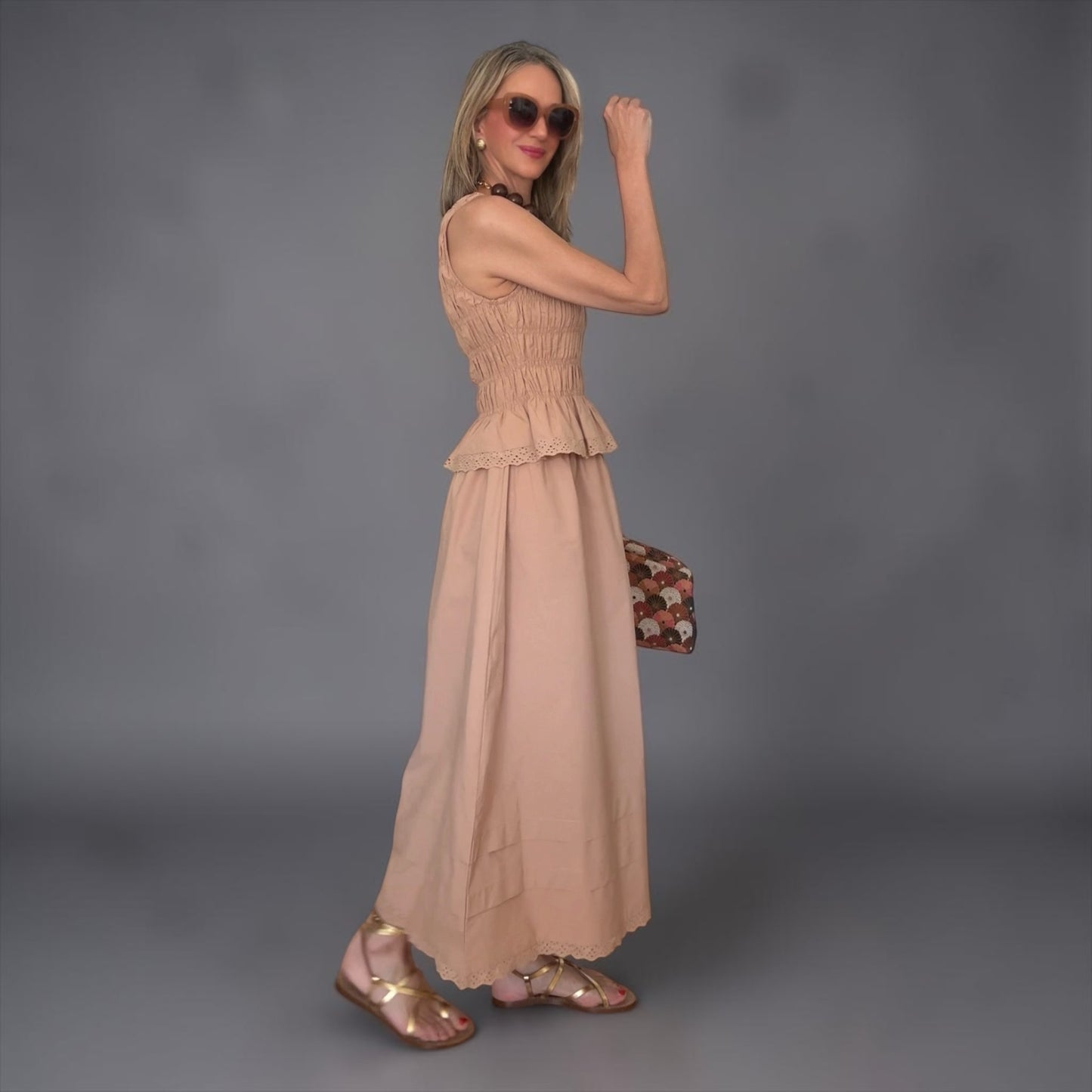 Conjunto top y falda beige