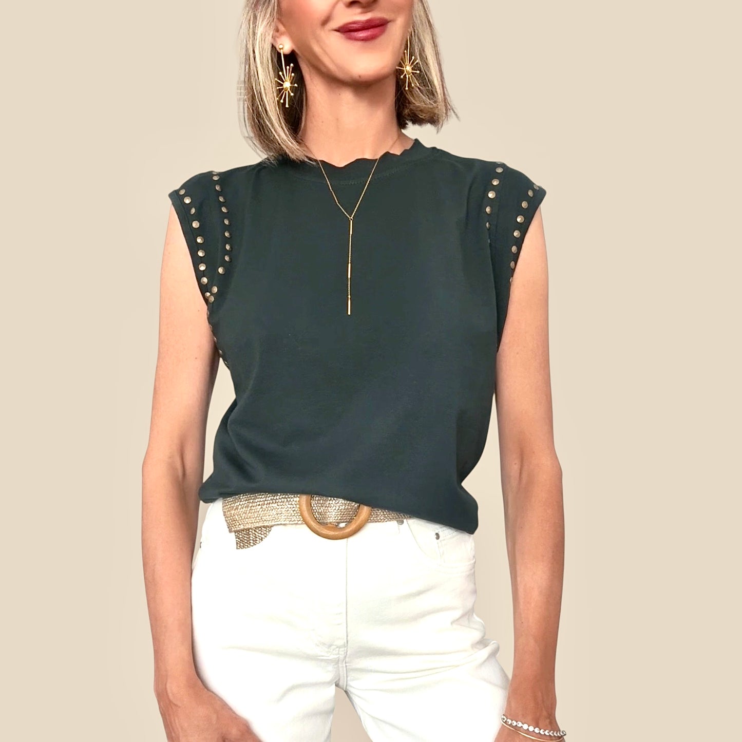 Camiseta negra tachuelas