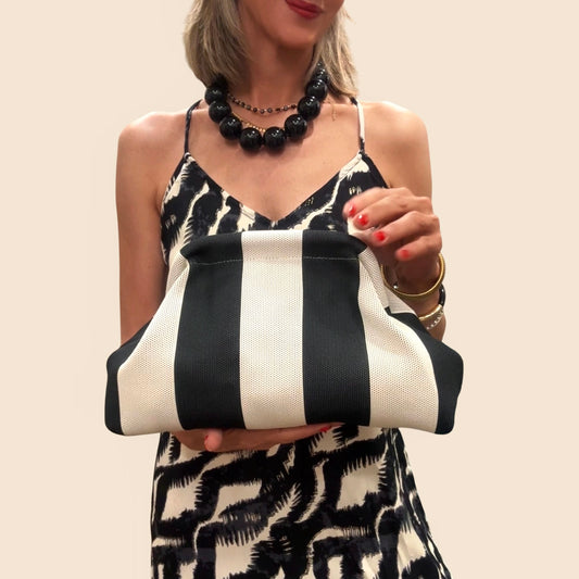 Bolso clutch rayas negro& blanco