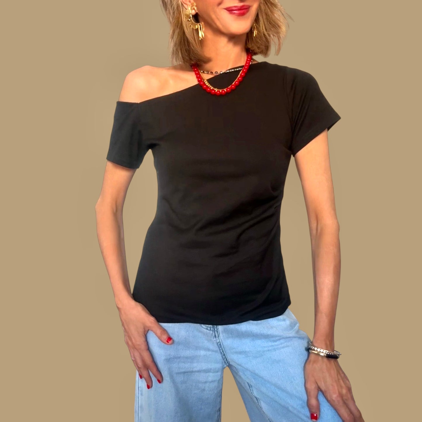 Camiseta asimétrica negra