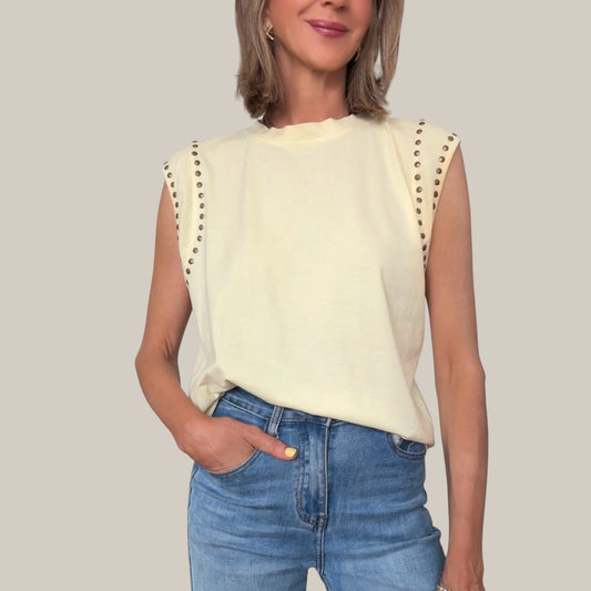 Camiseta amarillo tachuelas