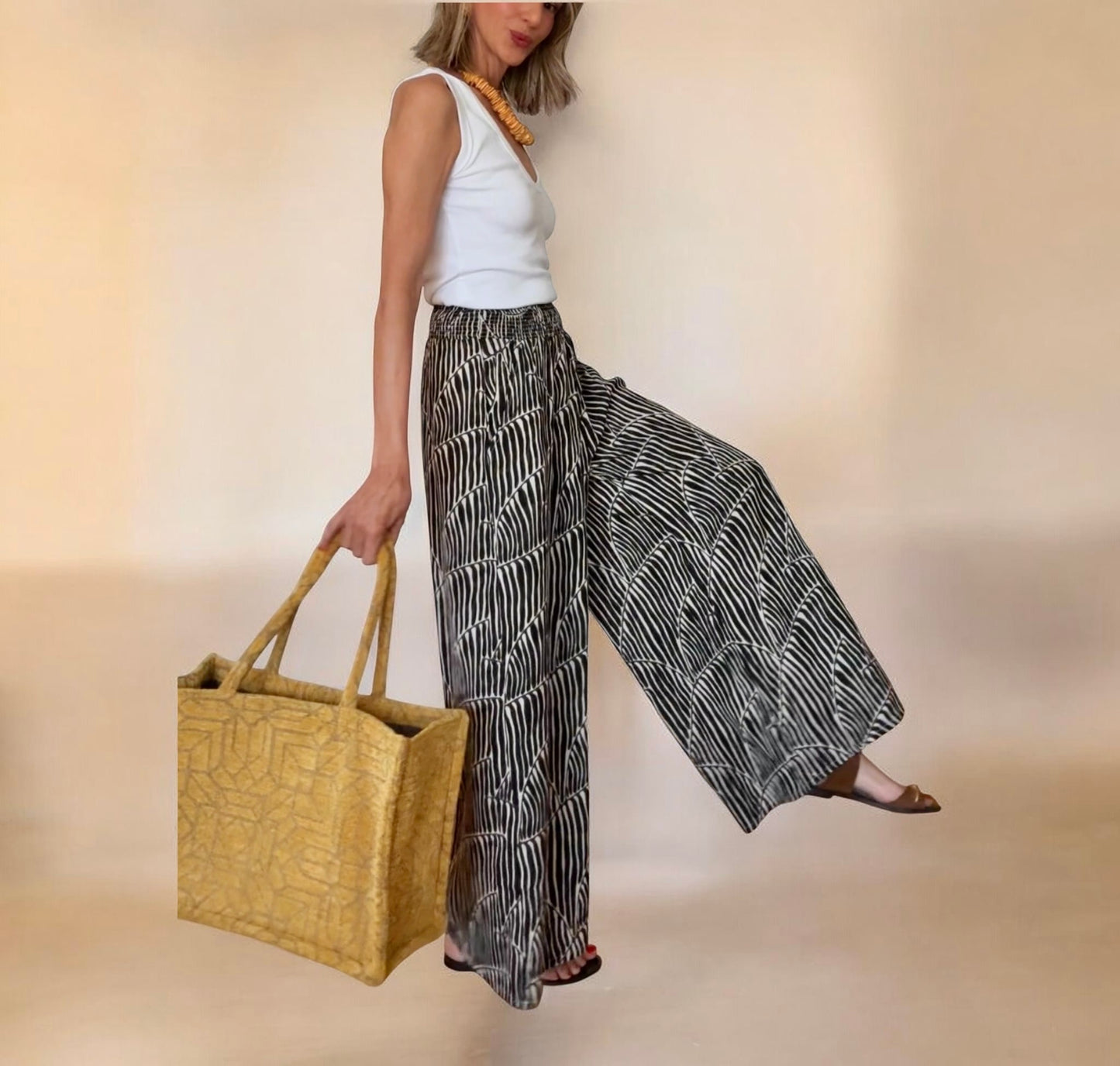 Pantalón estampado negro & beige