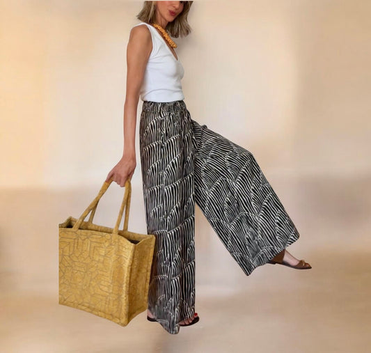 Pantalón estampado negro & beige
