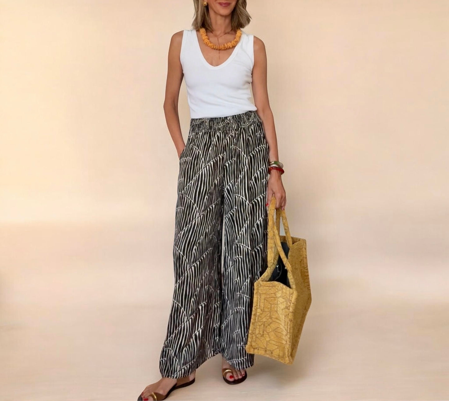 Pantalón estampado negro & beige
