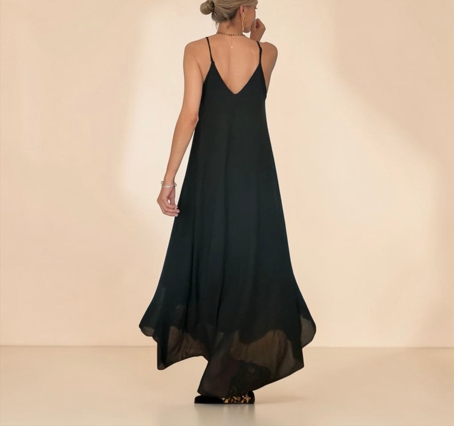 Vestido negro volantes