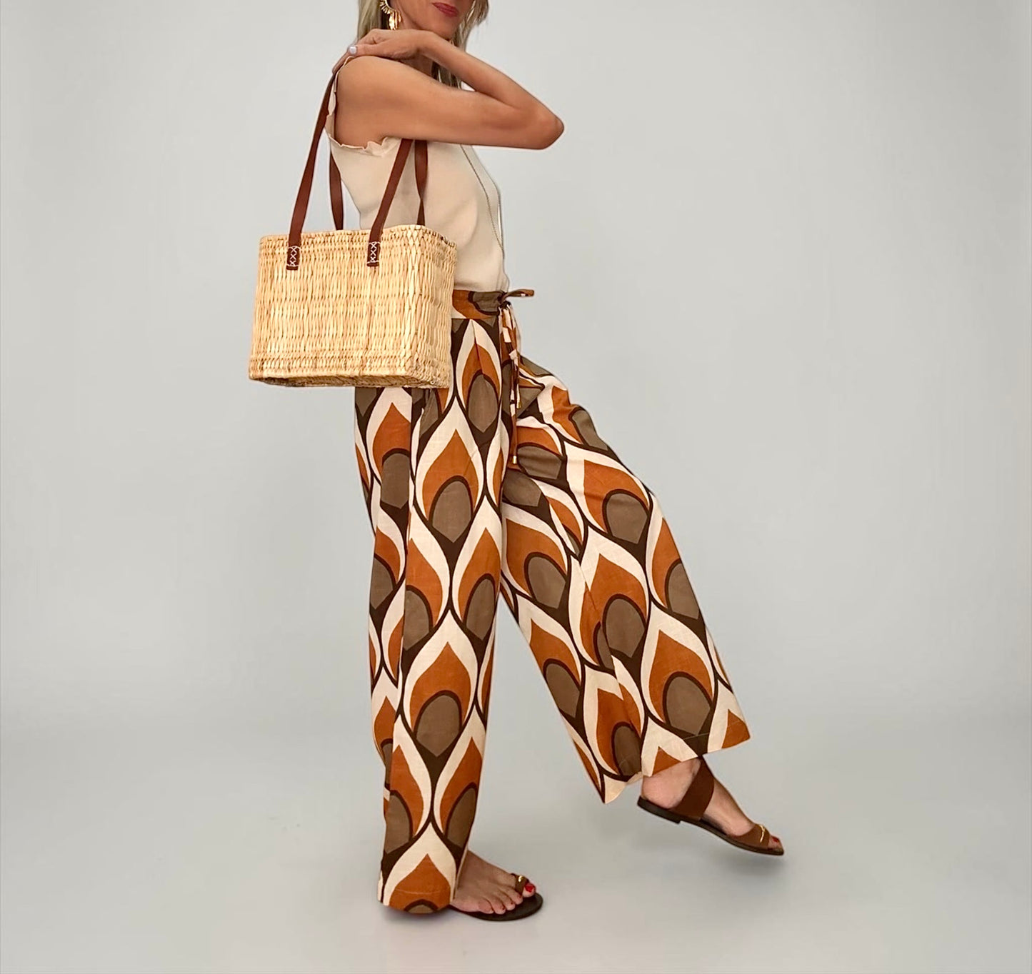 Pantalón estampado tonos marrón