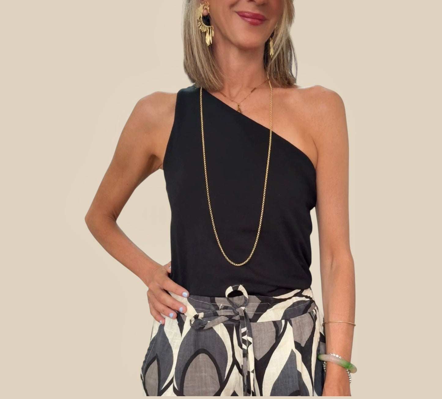 Camiseta asimétrica negra