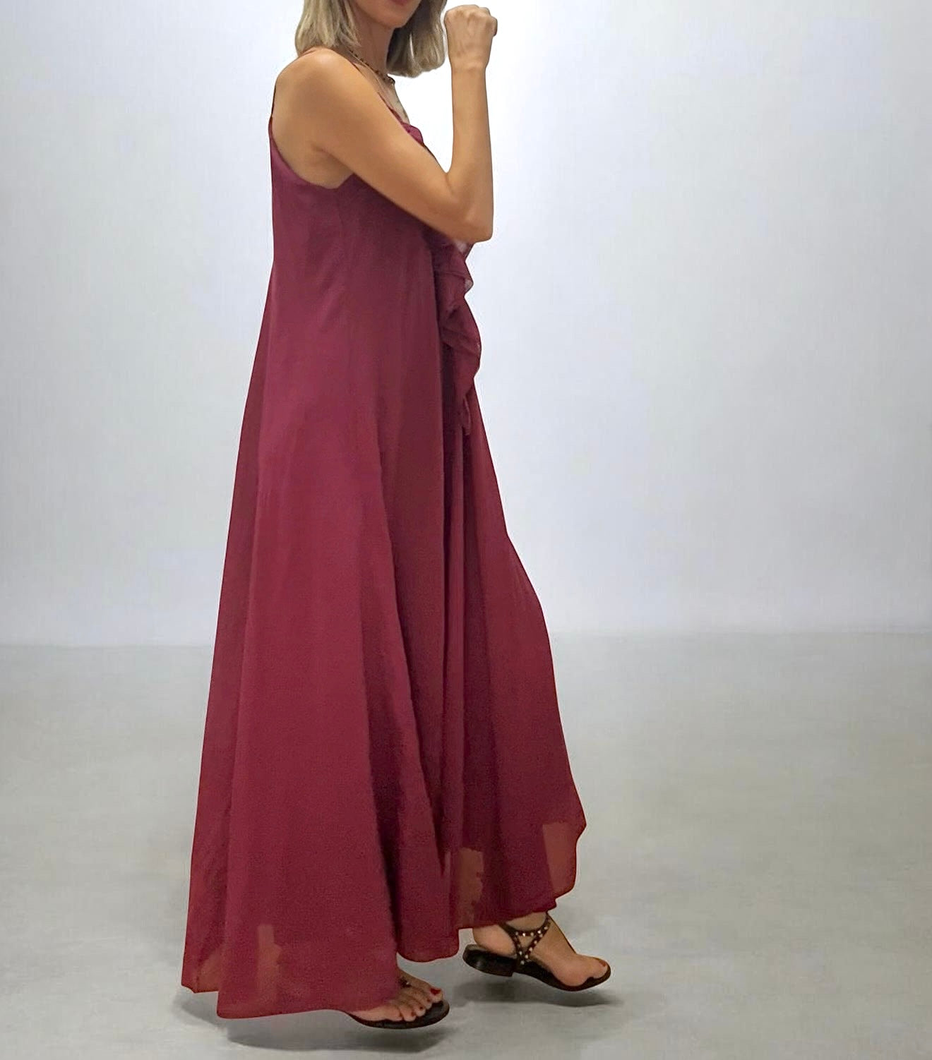 Vestido burdeos volantes
